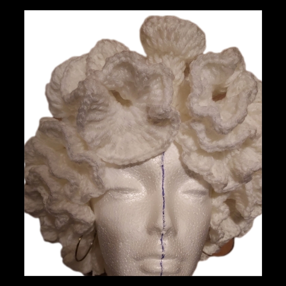 #L❤️VE:HANDMADE.  Crochet Ruffle HAT